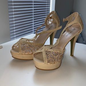 Cream colored heels. Gold accents. Lace toe